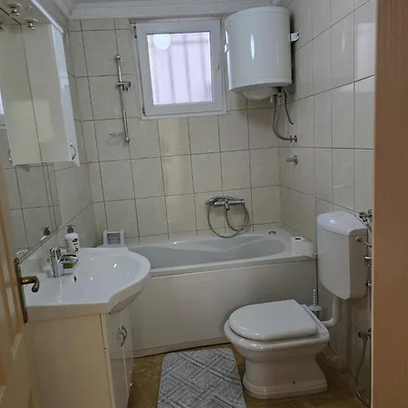 Luzani 1 Apartment