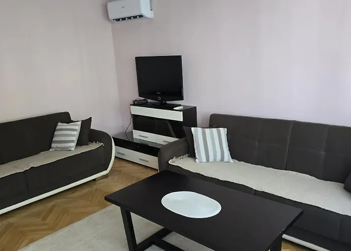 Luzani 1 Apartment *