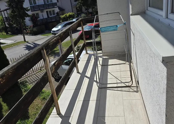 Luzani 1 Apartment *